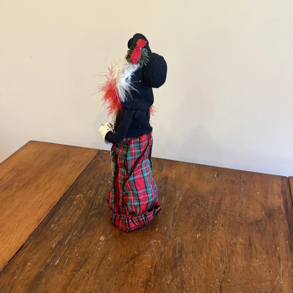 1996 BYERS CHOICE CHRISTMAS CAROLER Blond Hair cardinal, Red Boa Pearls Plaid
